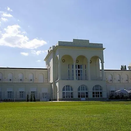 U Zamecku Tatil Evi Hlohovec